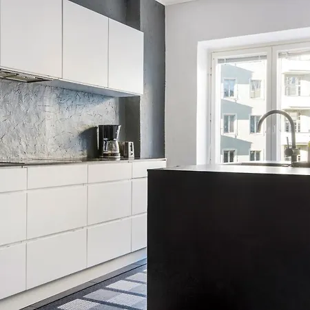 Wehost Ruusankatu 8 *