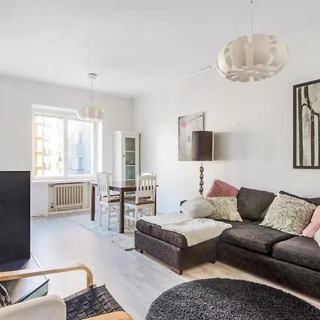 Wehost Ruusankatu 8 *