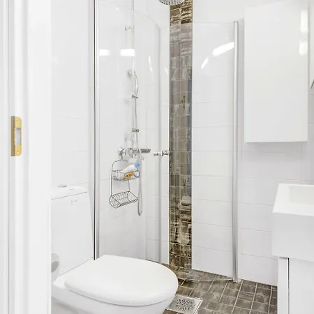 Wehost Ruusankatu 8 * Helsinki